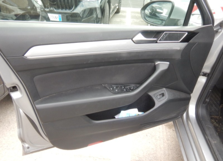 passat SW  8 2019 1.6tdi business 120cv km147.000