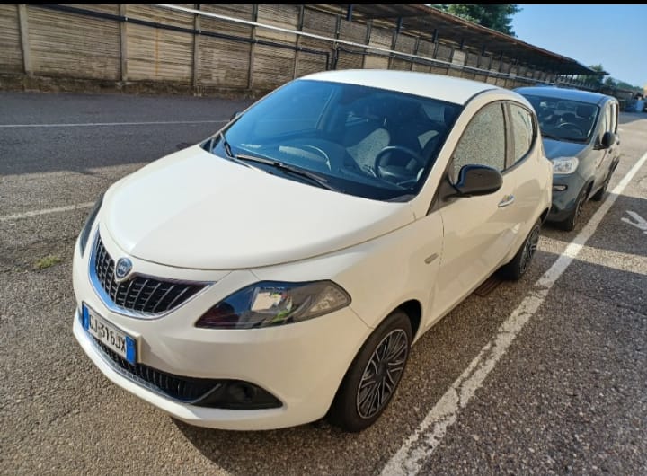 !!!!!!RISERVATA!!!!!!                Lancia  Ypsilon 1.0 firefly hybrid Silver s&s 70cv, km 86138 03/22