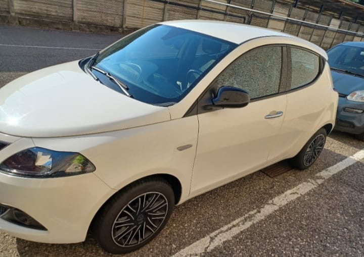 !!!!!!RISERVATA!!!!!!                Lancia  Ypsilon 1.0 firefly hybrid Silver s&s 70cv, km 86138 03/22