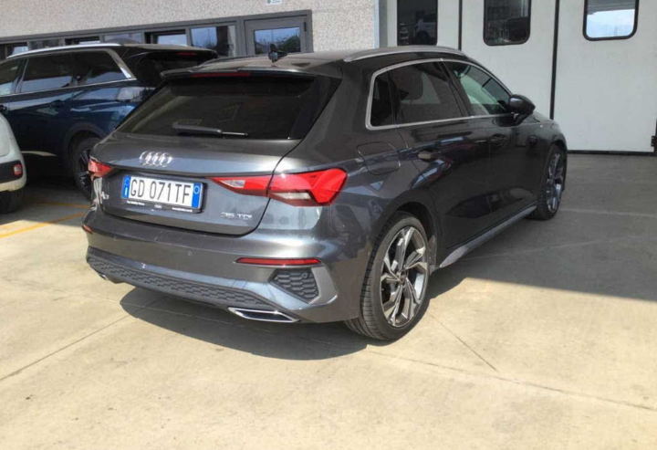 Audi A3 35 TDI S tronic S line Edition Spb Sequential
(150v) 133196 km,
