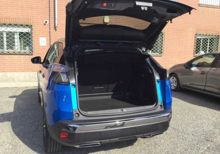 ❌Venduta Antonini  ❌                           Peugeot 3008 BlueHDI 130 S&S EAT8 GT aut.(131cv )Km 52049