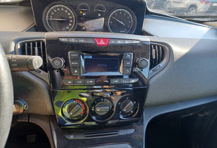 !!!!!!RISERVATA!!!!!!                Lancia  Ypsilon 1.0 firefly hybrid Silver s&s 70cv, km 86138 03/22