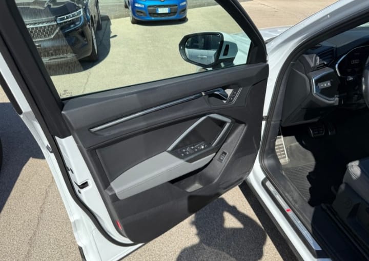Audi  Q3 Sportback 35 2.0 tdi S line edition s-tronic Sequential Diesel
(150 cv)Km  168782                 anno 16/03/2021