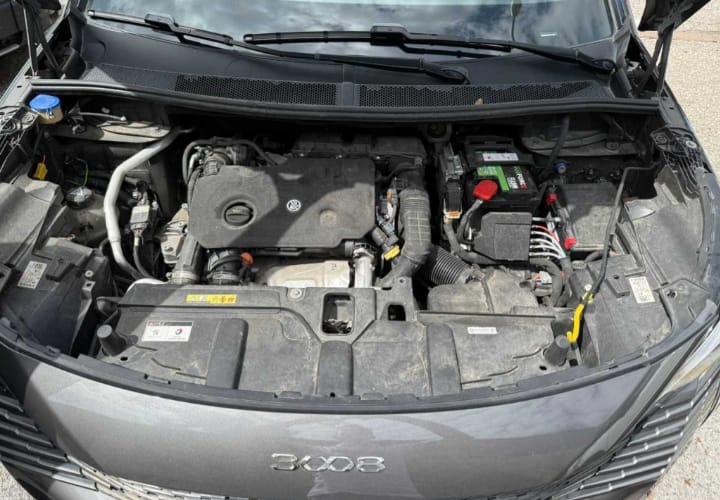 Peugeot 3008 BlueHDI 130 EAT8 S&S Allure Pack Automatic Diesel
(131 cv), 55341 km,                  anno 25/02/2022