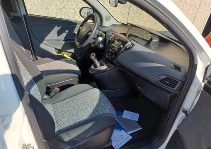 !!!!!!RISERVATA!!!!!!                Lancia  Ypsilon 1.0 firefly hybrid Silver s&s 70cv, km 86138 03/22
