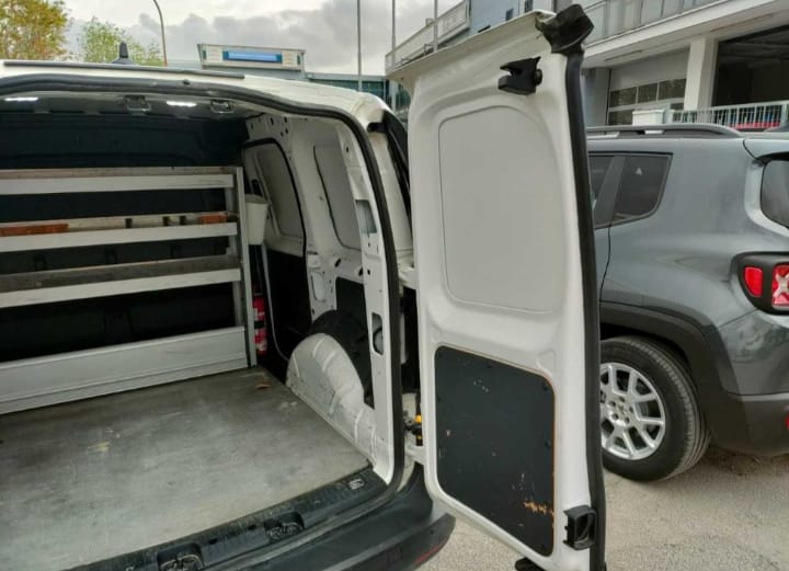 Volkswagen Caddy 2.0 TDI 90kW SCR Cargo Manual Diesel
(122cv),199934 km,