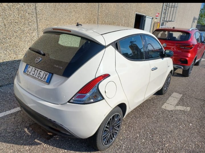 !!!!!!RISERVATA!!!!!!                Lancia  Ypsilon 1.0 firefly hybrid Silver s&s 70cv, km 86138 03/22