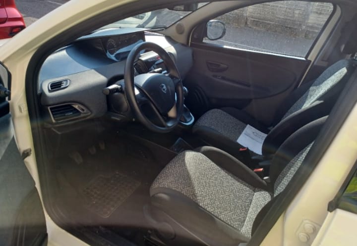 !!!!!!RISERVATA!!!!!!                Lancia  Ypsilon 1.0 firefly hybrid Silver s&s 70cv, km 86138 03/22