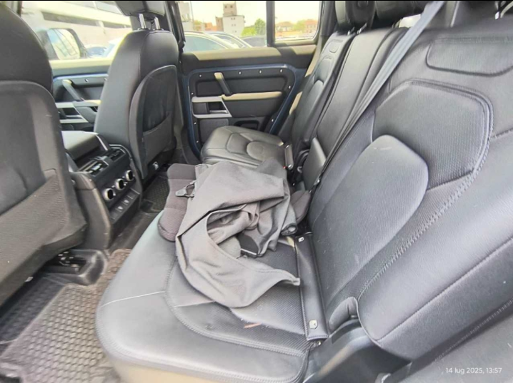 ❌❌❌ VENDUTA ❌❌❌                         Land rover Defender 3.0D I6 250cv 110 SE AWD  Automatic Diesel, 10594 km,01/24