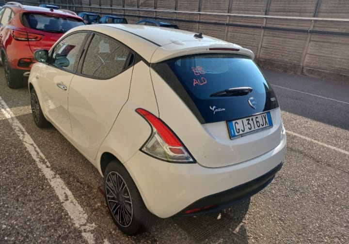 !!!!!!RISERVATA!!!!!!                Lancia  Ypsilon 1.0 firefly hybrid Silver s&s 70cv, km 86138 03/22