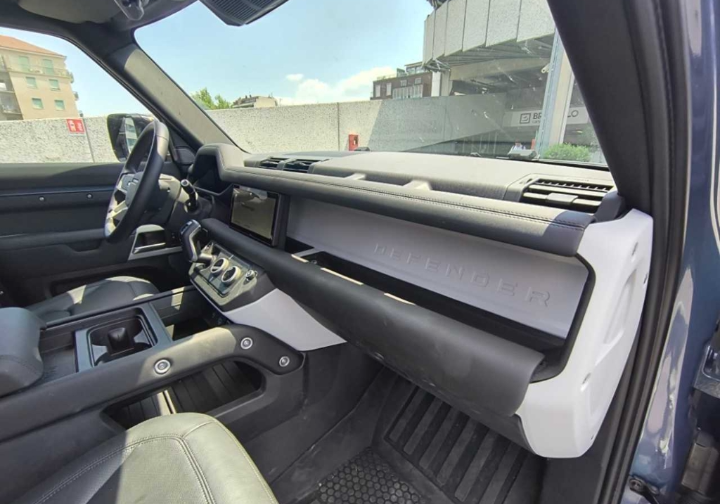 ❌❌❌ VENDUTA ❌❌❌                         Land rover Defender 3.0D I6 250cv 110 SE AWD  Automatic Diesel, 10594 km,01/24