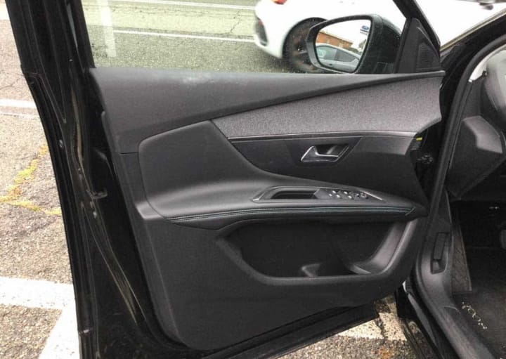 ❌riss ❌Peugeot 3008 BlueHDi 130cv allure Pack  automatico km172100. Anno 06/2022