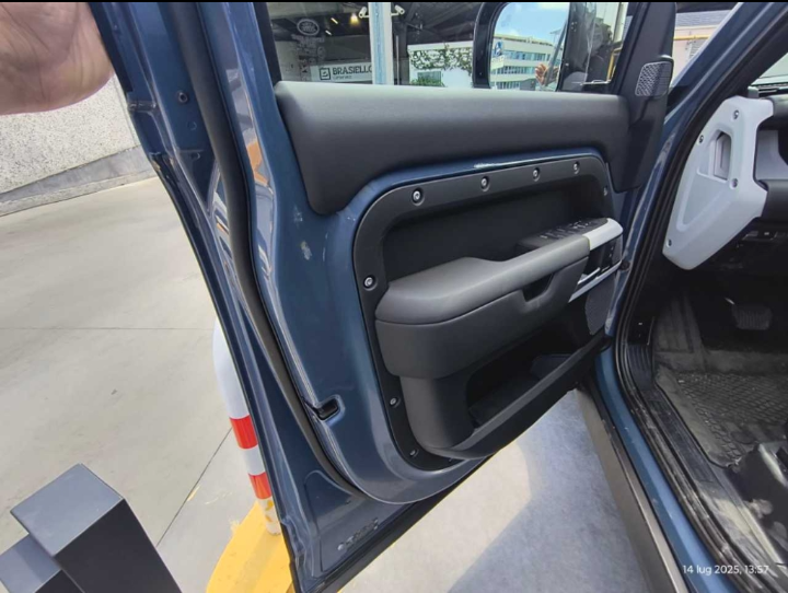 ❌❌❌ VENDUTA ❌❌❌                         Land rover Defender 3.0D I6 250cv 110 SE AWD  Automatic Diesel, 10594 km,01/24