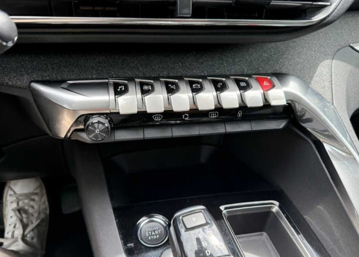 Peugeot 3008 BlueHDI 130 EAT8 S&S Allure Pack Automatic Diesel
(131 cv), 55341 km,                  anno 25/02/2022