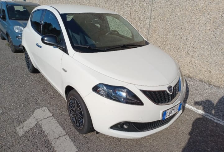 !!!!!!RISERVATA!!!!!!                Lancia  Ypsilon 1.0 firefly hybrid Silver s&s 70cv, km 86138 03/22
