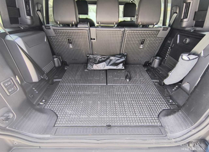 ❌❌❌ VENDUTA ❌❌❌                         Land rover Defender 3.0D I6 250cv 110 SE AWD  Automatic Diesel, 10594 km,01/24